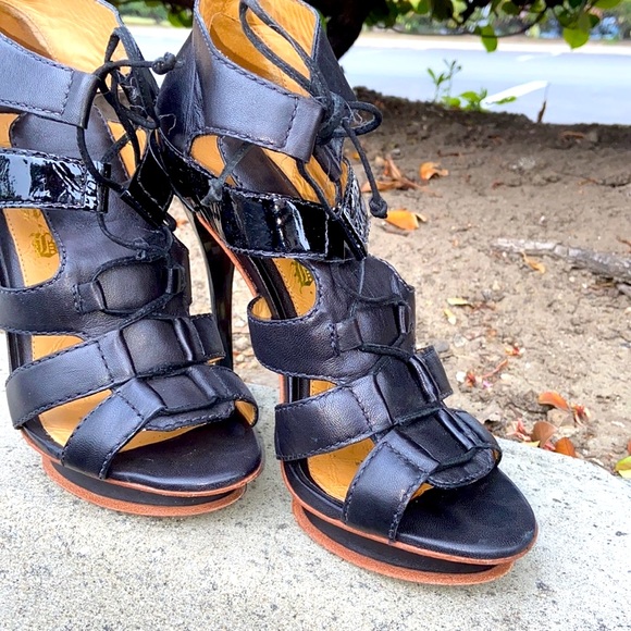 L.A.M.B. GWEN STEFANI JACO BLACK LEATHER STRAPPY PLATFORM HEELS 8.5 BRAZIL - Picture 3 of 17